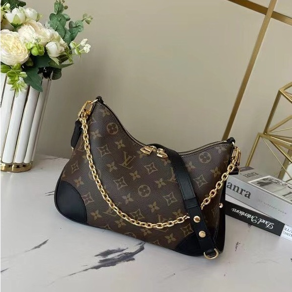 🆕️️🆕️️️Louis Vuitton🆕️️️🆕️️ Boulogne Bag with gold chain and black leather strap - Picture 1 of 8